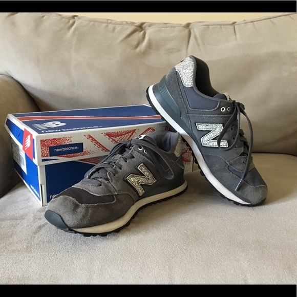 New Balance Women's Classic 574 Sneakers Size 9 New Balance Women's Classic 574 Sneakers Size 9